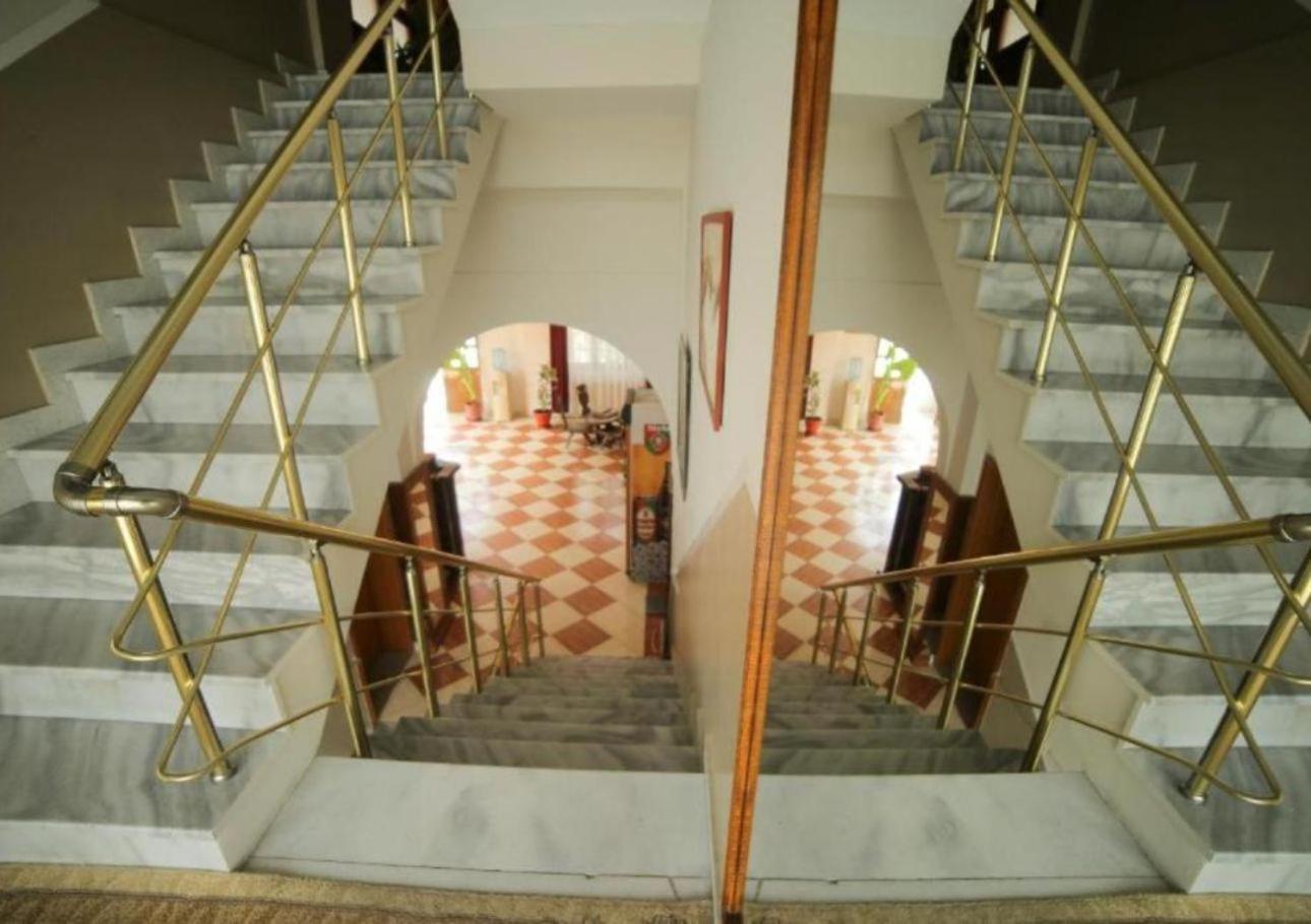 Hotel Arberia Tirana Exterior foto