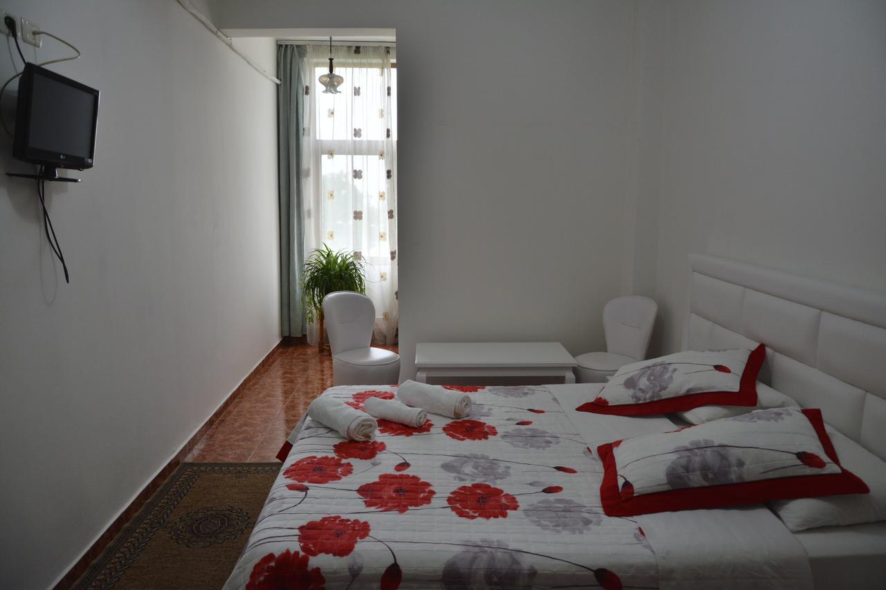 Hotel Arberia Tirana Exterior foto